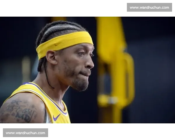 比斯利霍华德硬刚芬森！BIG3 上演退役球星暴力美学，抱摔冲突 + 垃圾话引爆全场